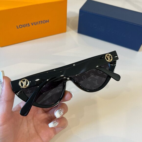 LV sunglassesπ - Picture 6 of 9
